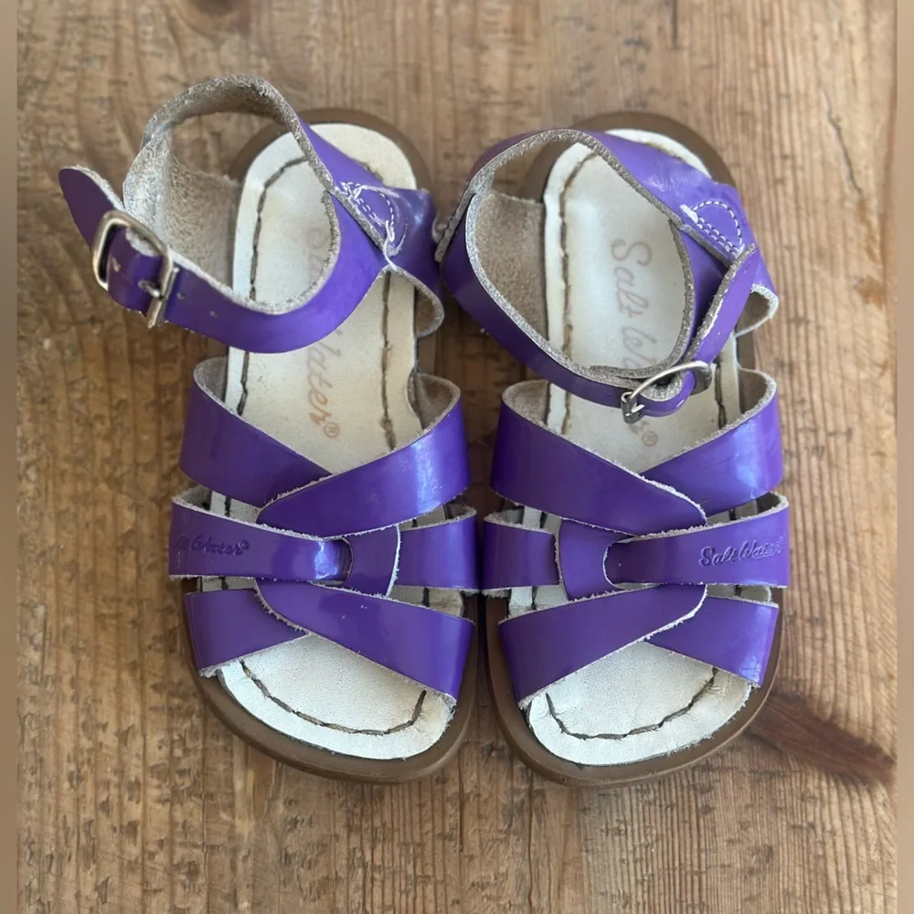 Salt Water Sandals by Hoy in Purple Patent Size 7 Girls - Picture 3 of 5